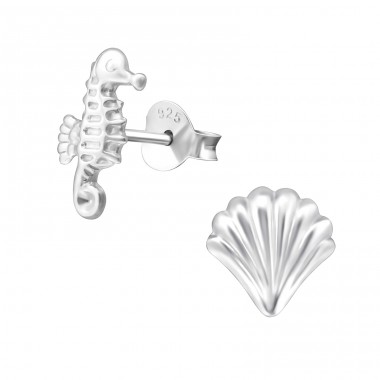 Silberne Muschel und Seepferdchen – Mismatch – Einfache Ohrstecker aus 925er Sterlingsilber A4S30230